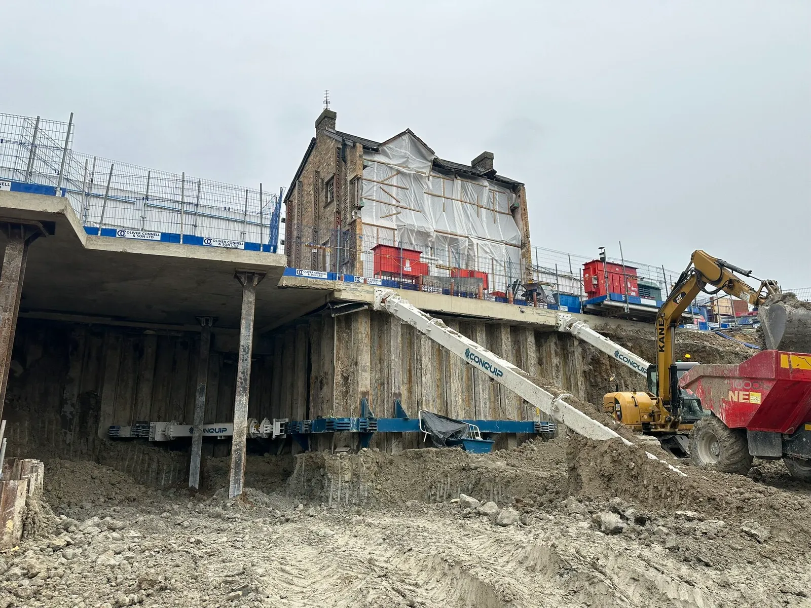 Berryrange Ltd installed a large sheet pile cofferdam on behalf of Skanska for the construction...